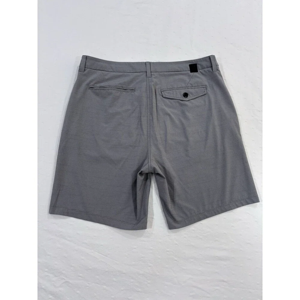 Vuori Mens Aim Pebble Short Size 34 Gray Micro Stripe V399 Golf